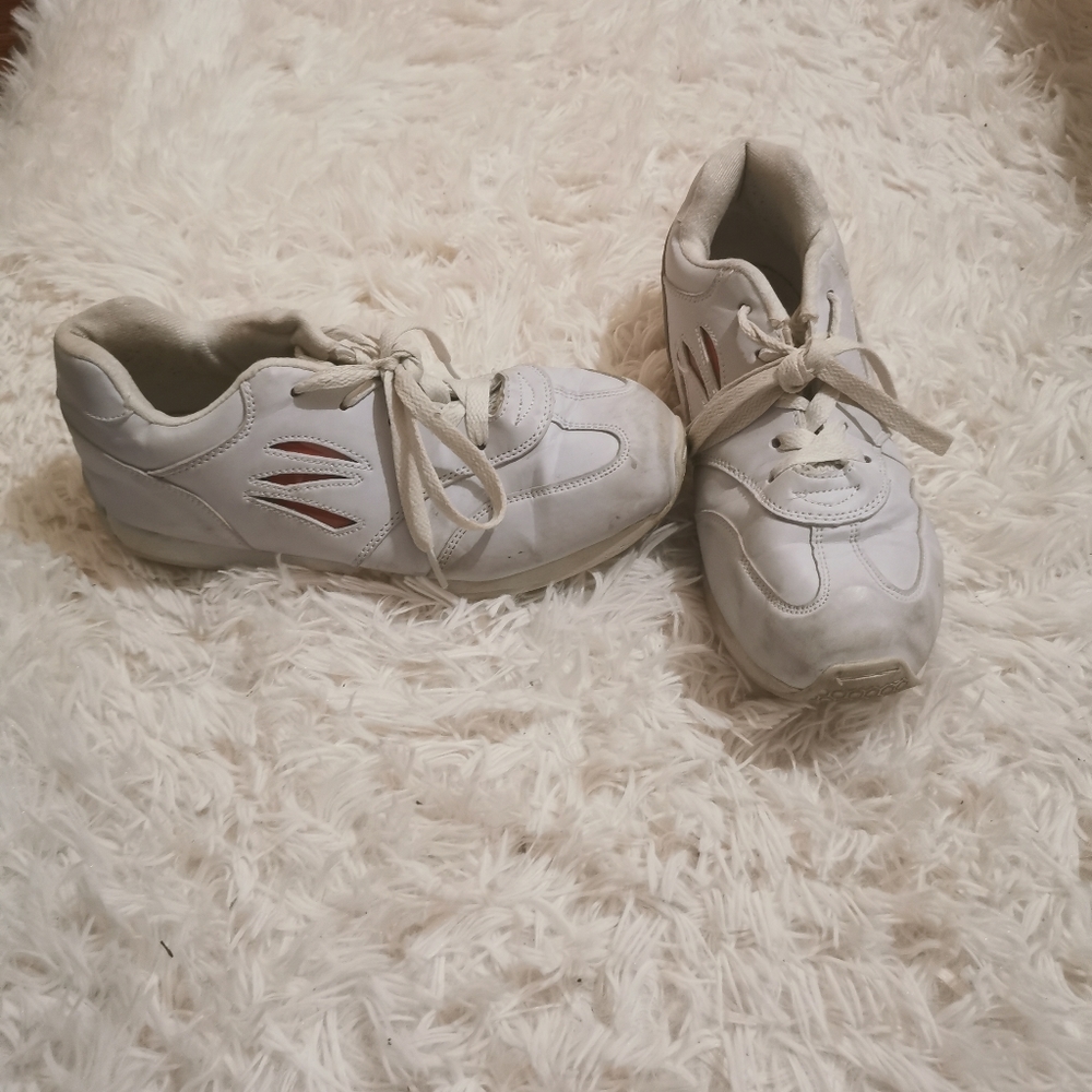 Cheerleading shoes